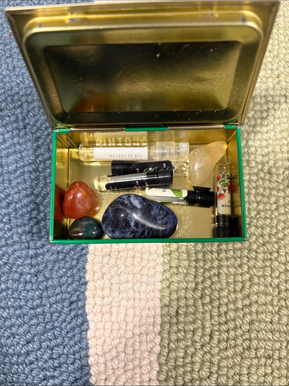 Louis Sherry Small Green Decorative Candy Box - Picture 9 of 9